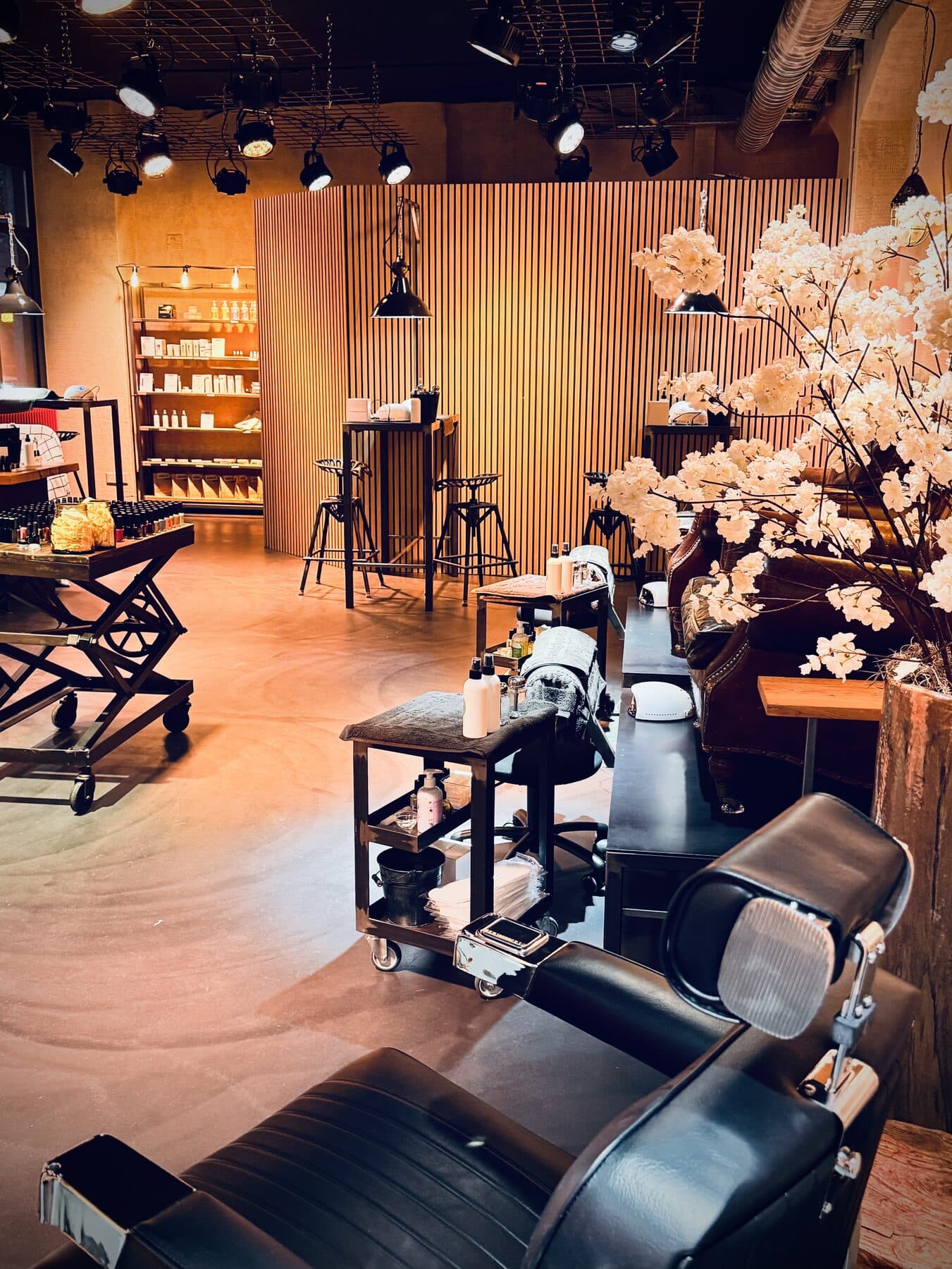 BeautySpace studio with pedicure chair and cherry blossoms